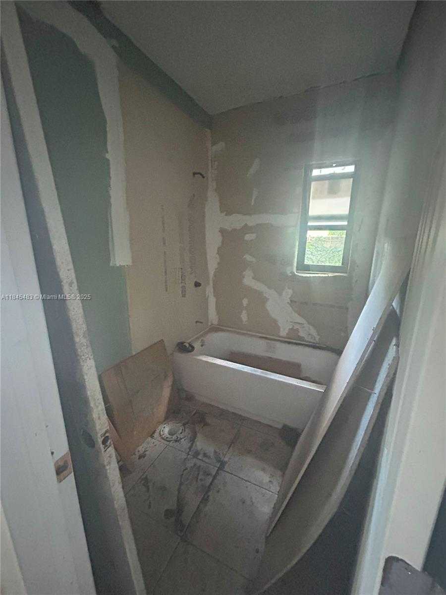 Small Image of 2281 NORTH WEST 153RD ST, Miami Gardens Number 12