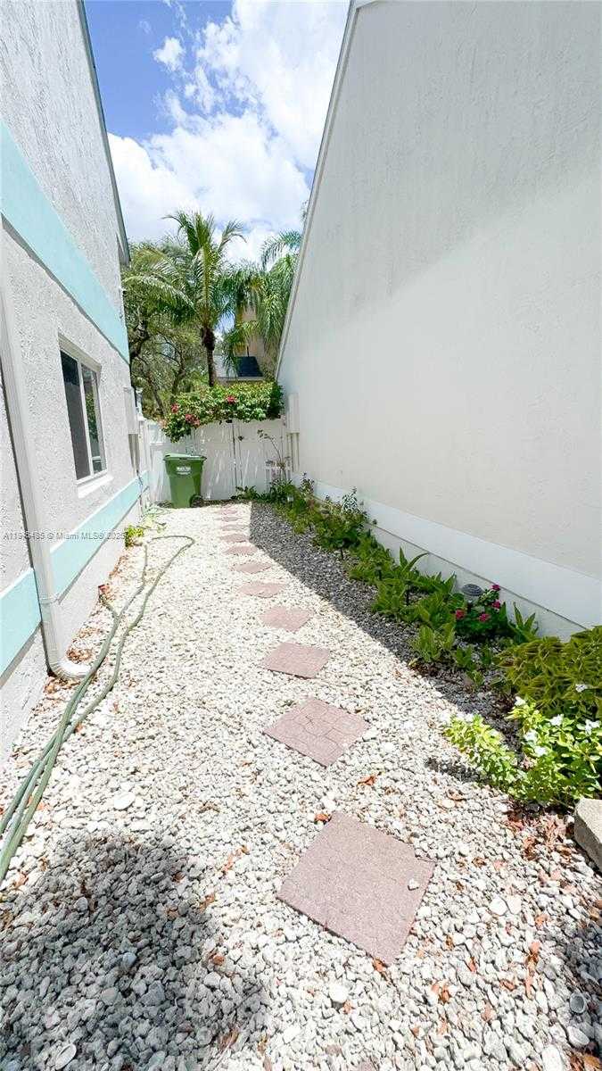 Small Image of 331 NORTH WEST 101ST TERRACE, Pembroke Pines Number 20