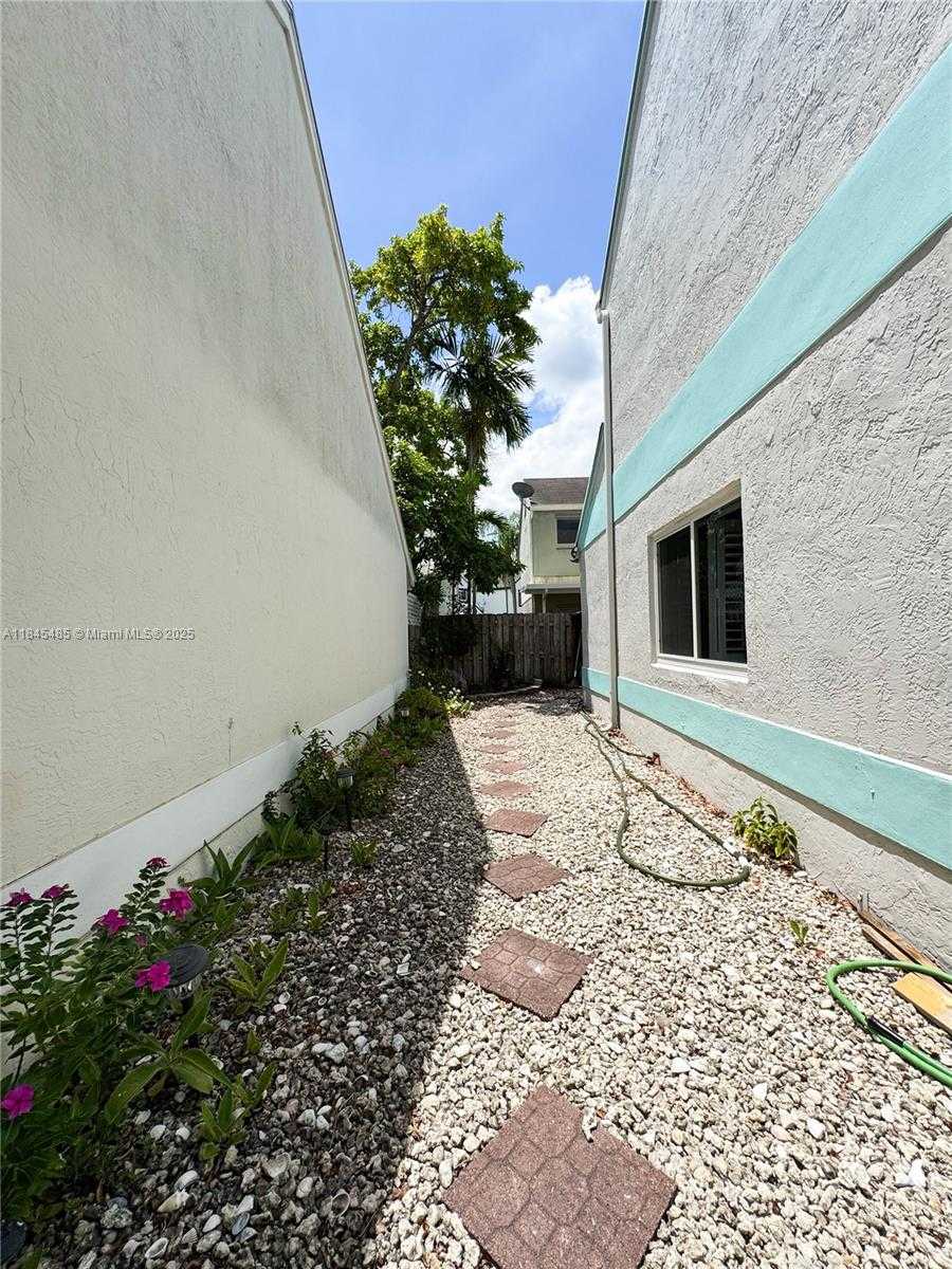 Small Image of 331 NORTH WEST 101ST TERRACE, Pembroke Pines Number 21