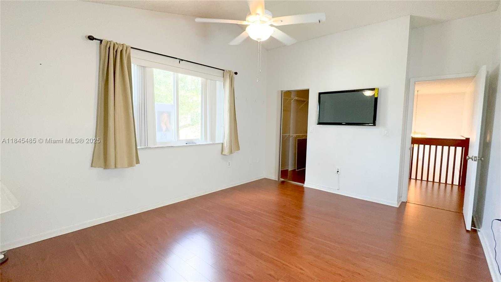 Small Image of 331 NORTH WEST 101ST TERRACE, Pembroke Pines Number 3