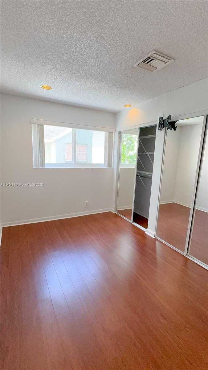 Small Image of 331 NORTH WEST 101ST TERRACE, Pembroke Pines Number 5