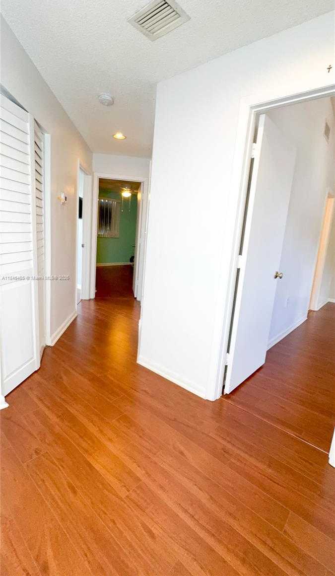 Small Image of 331 NORTH WEST 101ST TERRACE, Pembroke Pines Number 7