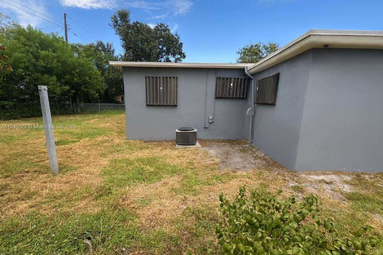 Small Image of 2231 NORTH WEST 9TH CT, Fort Lauderdale Number 8