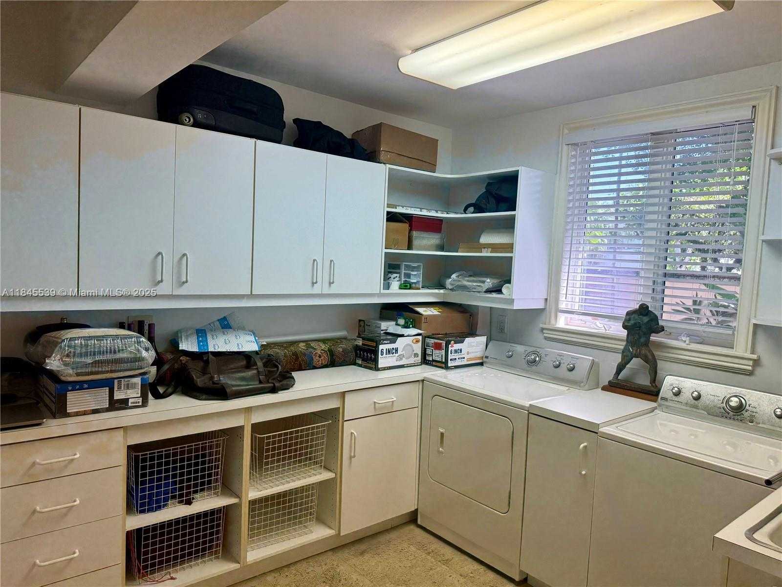 Small Image of 3508 BAYSHORE VILLAS DR, Miami Number 13