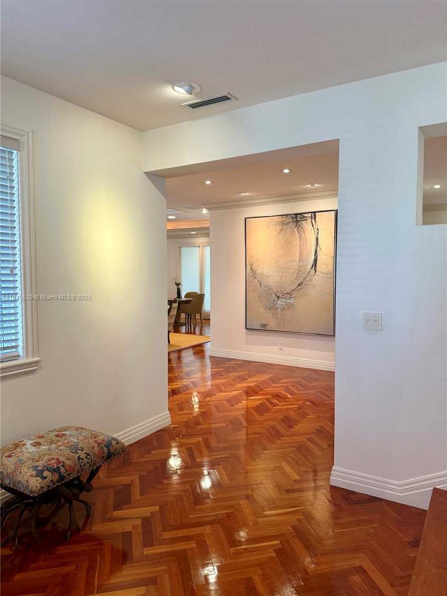 Small Image of 3508 BAYSHORE VILLAS DR, Miami Number 14