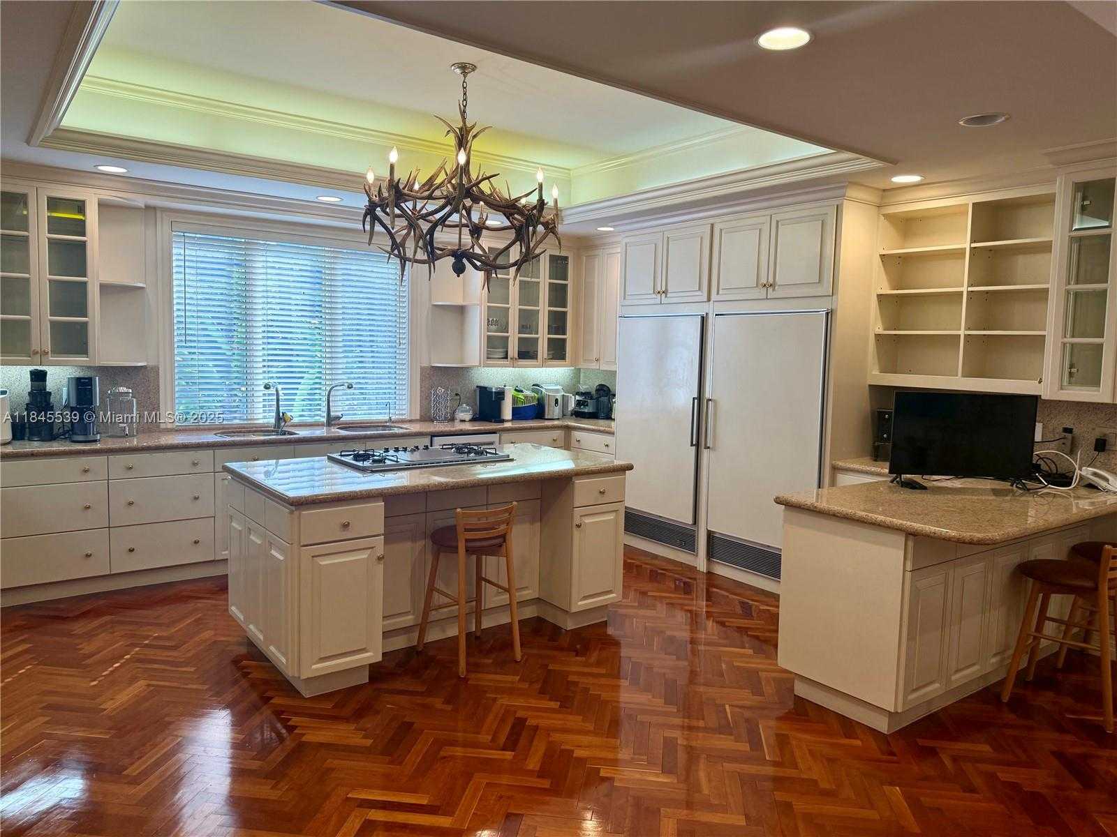 Small Image of 3508 BAYSHORE VILLAS DR, Miami Number 21