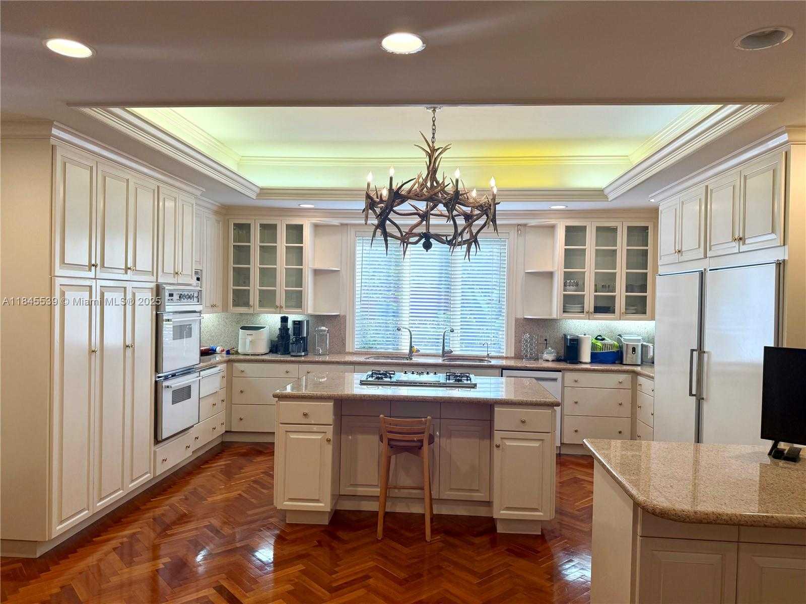 Small Image of 3508 BAYSHORE VILLAS DR, Miami Number 22