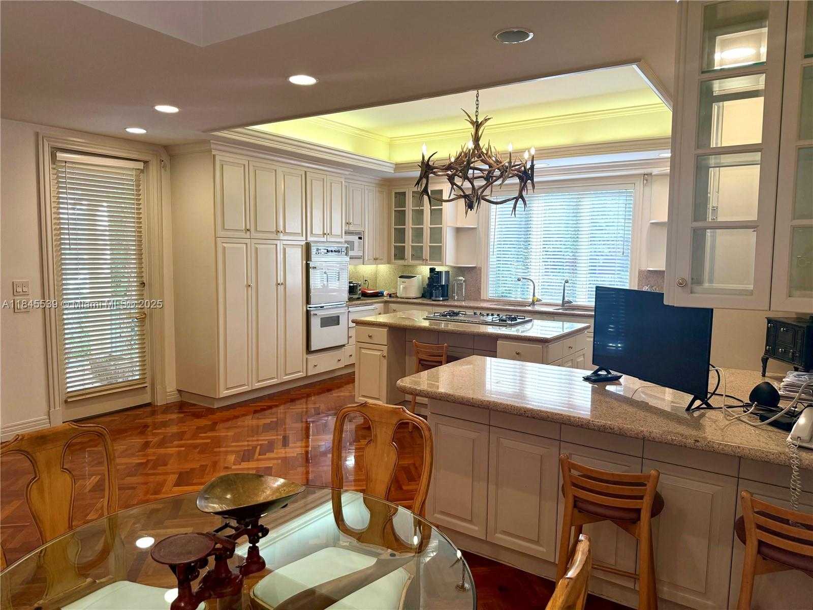 Small Image of 3508 BAYSHORE VILLAS DR, Miami Number 23
