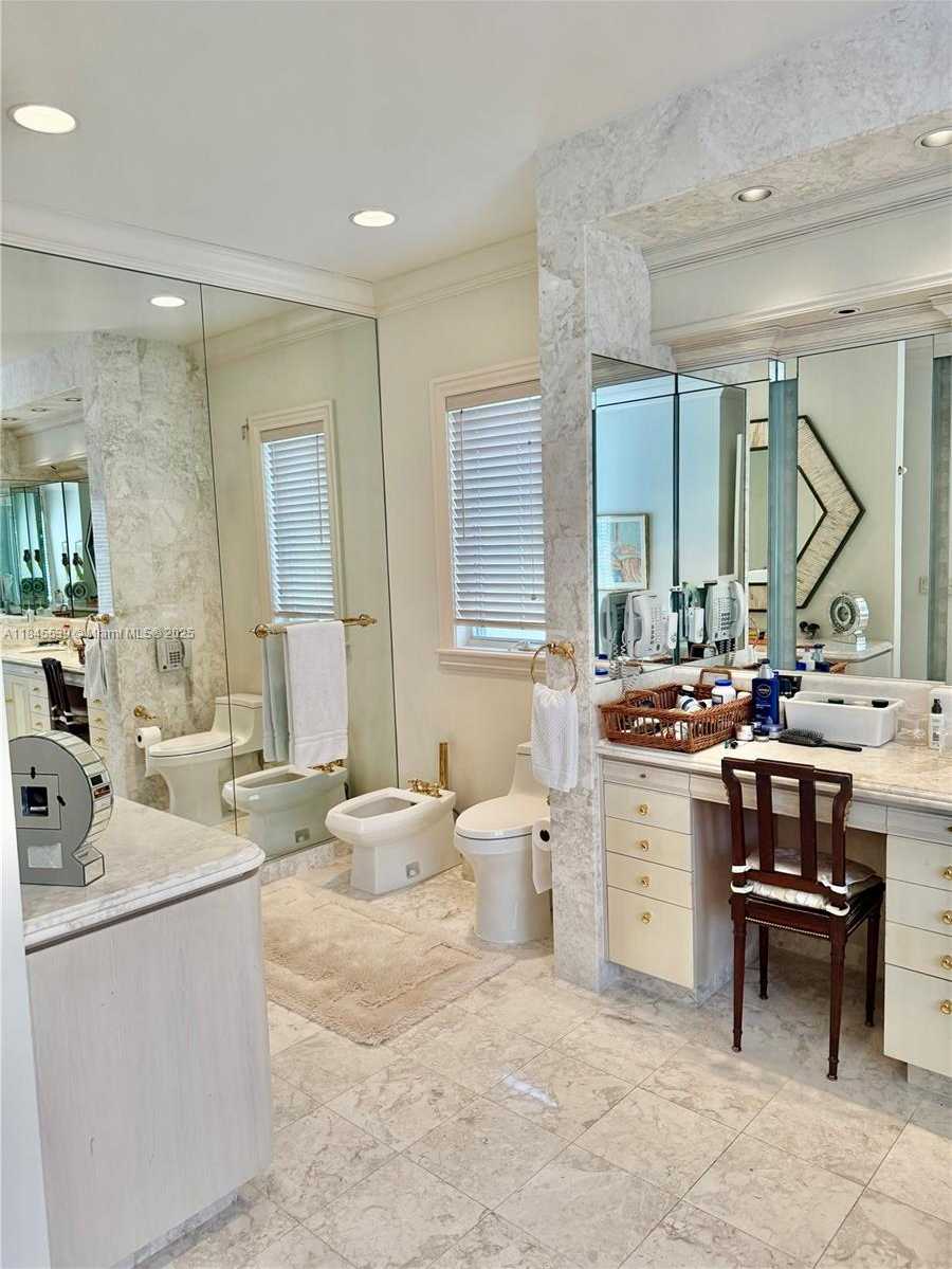 Small Image of 3508 BAYSHORE VILLAS DR, Miami Number 31