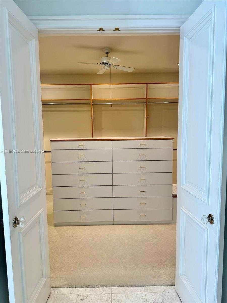 Small Image of 3508 BAYSHORE VILLAS DR, Miami Number 32