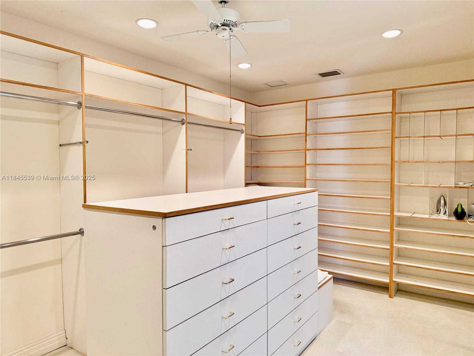Small Image of 3508 BAYSHORE VILLAS DR, Miami Number 33