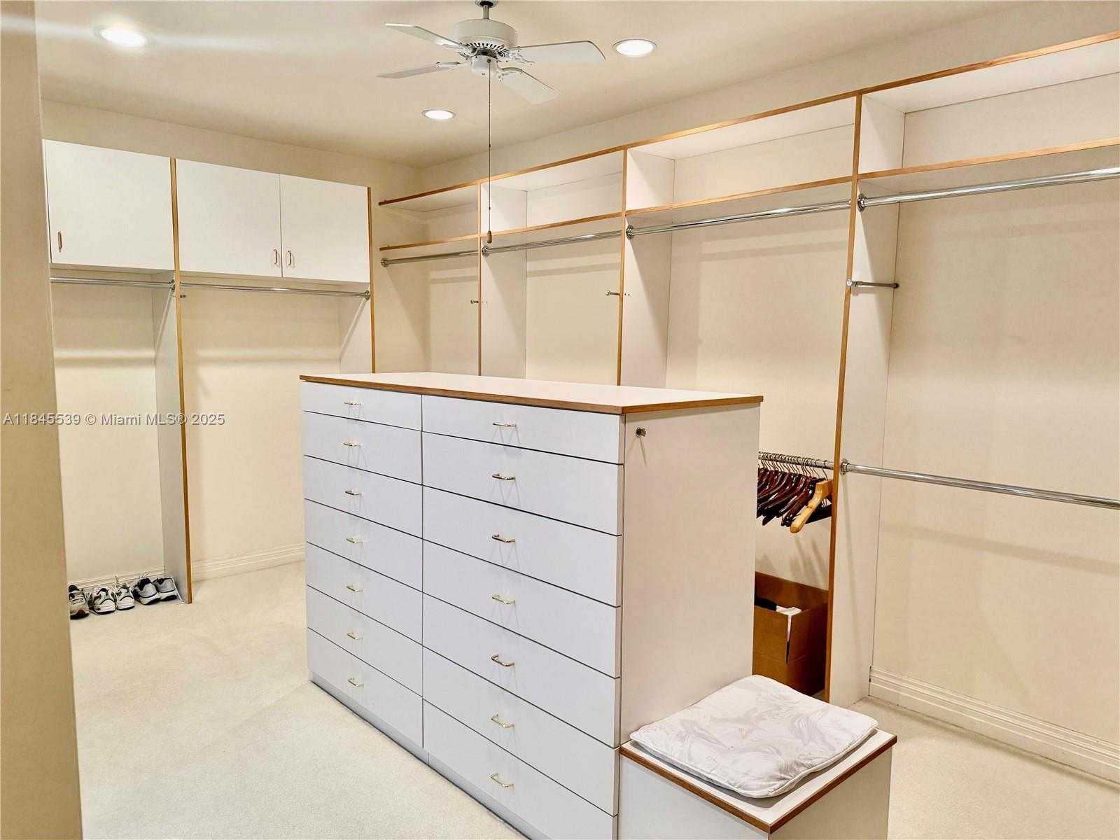 Small Image of 3508 BAYSHORE VILLAS DR, Miami Number 34