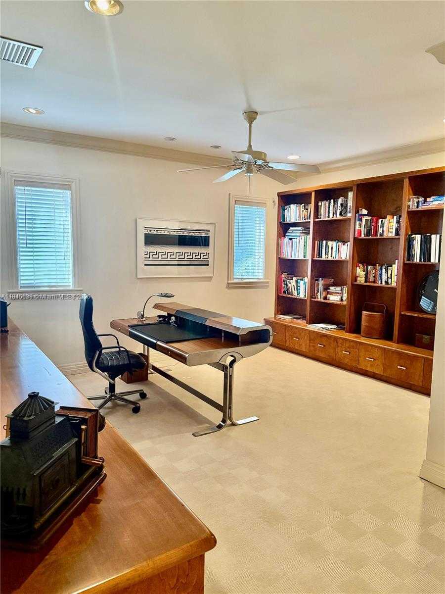 Small Image of 3508 BAYSHORE VILLAS DR, Miami Number 35
