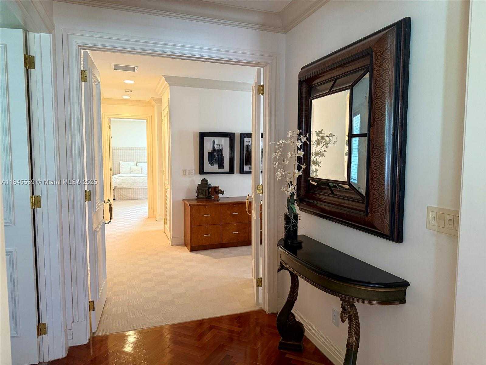 Small Image of 3508 BAYSHORE VILLAS DR, Miami Number 38