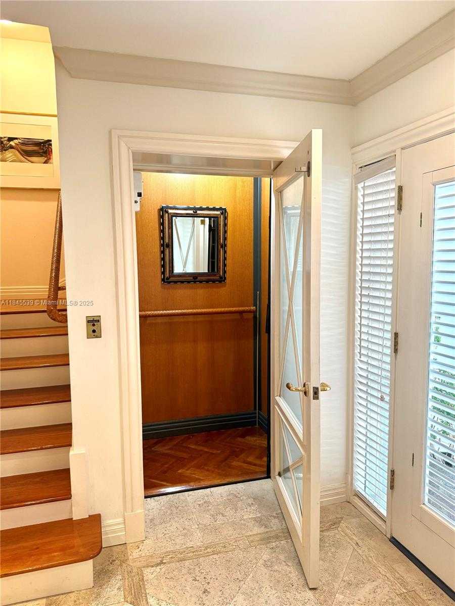 Small Image of 3508 BAYSHORE VILLAS DR, Miami Number 5