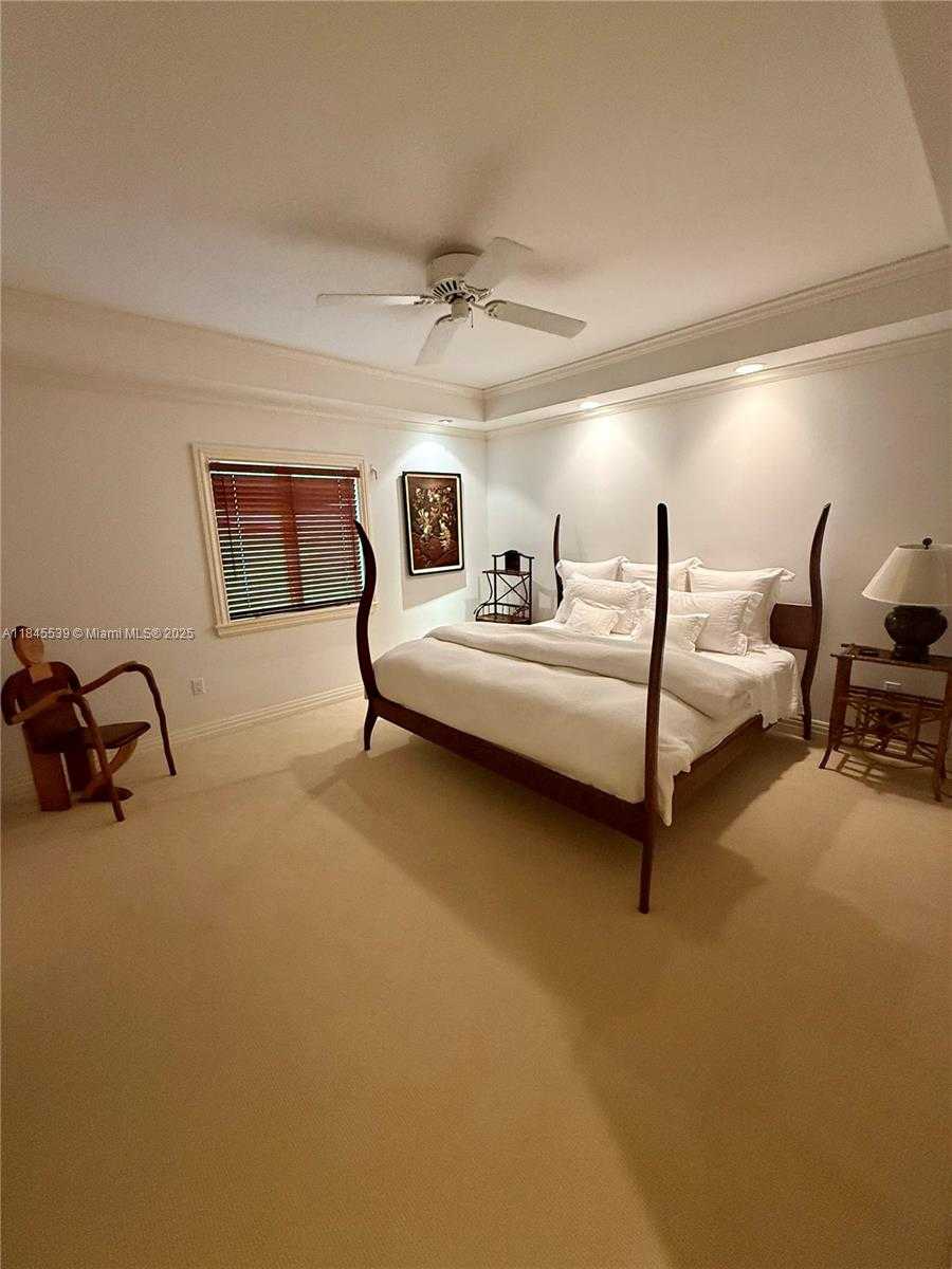 Small Image of 3508 BAYSHORE VILLAS DR, Miami Number 6