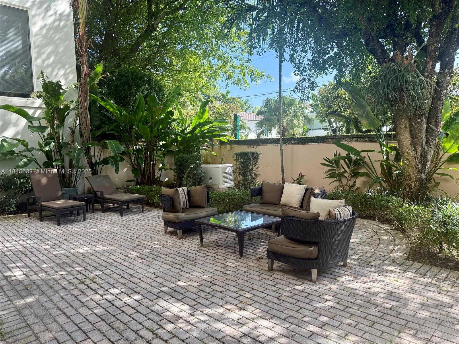 Small Image of 3508 BAYSHORE VILLAS DR, Miami Number 8