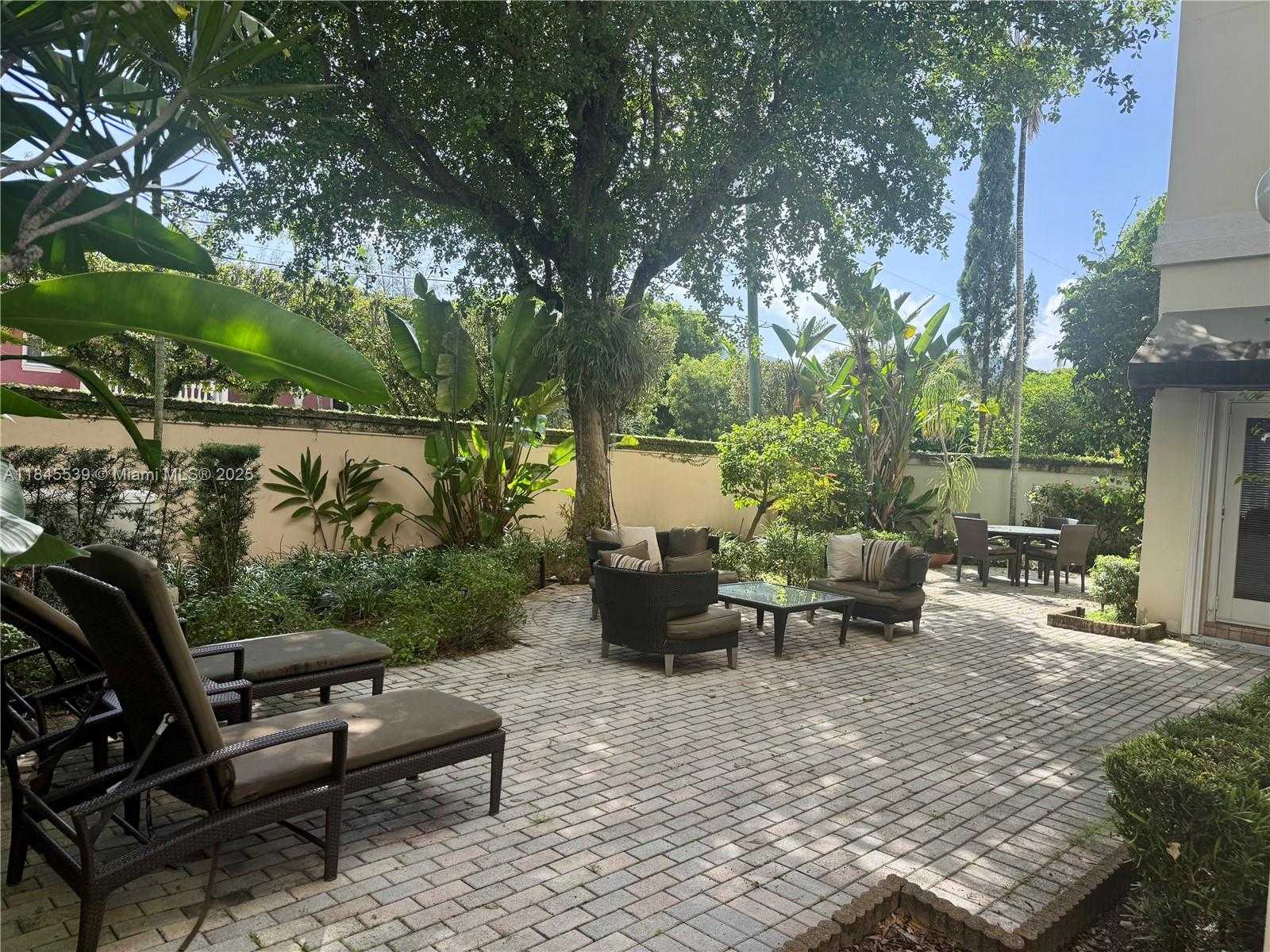 Small Image of 3508 BAYSHORE VILLAS DR, Miami Number 9