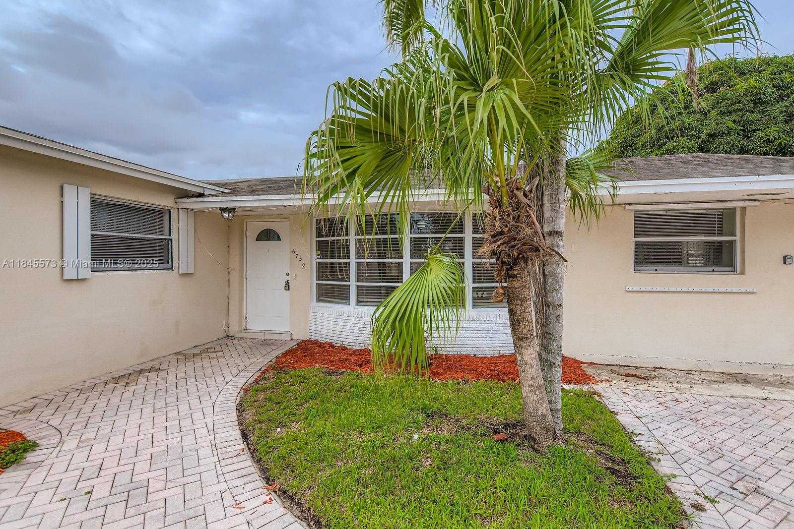 Small Image of 6750 NORTH WEST 7TH CT, Margate Number 3