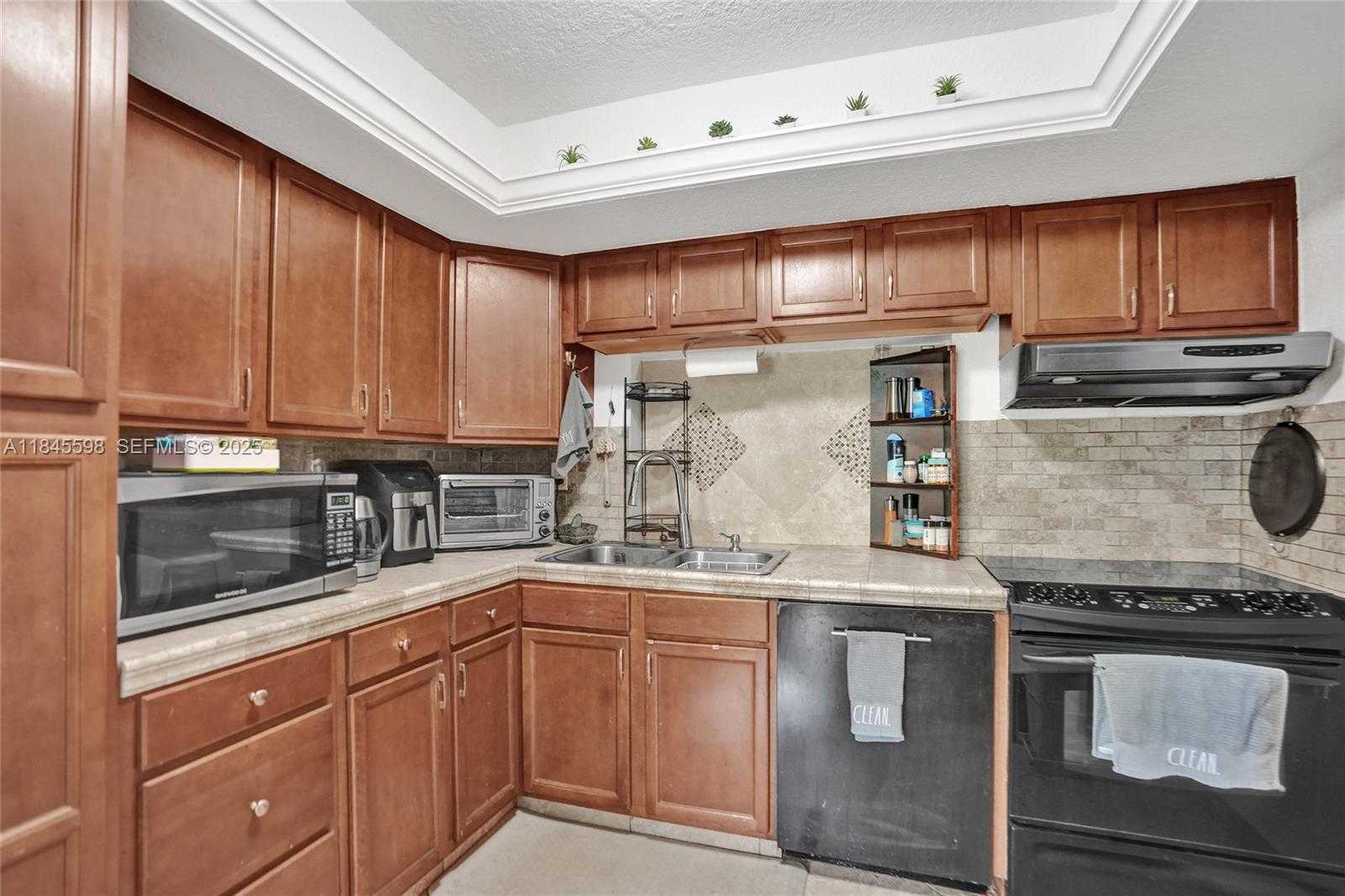 Small Image of 520 SOUTH WEST 62ND AVE, Margate Number 19