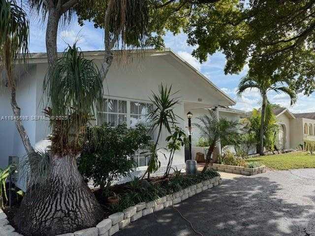 Small Image of 520 SOUTH WEST 62ND AVE, Margate Number 3