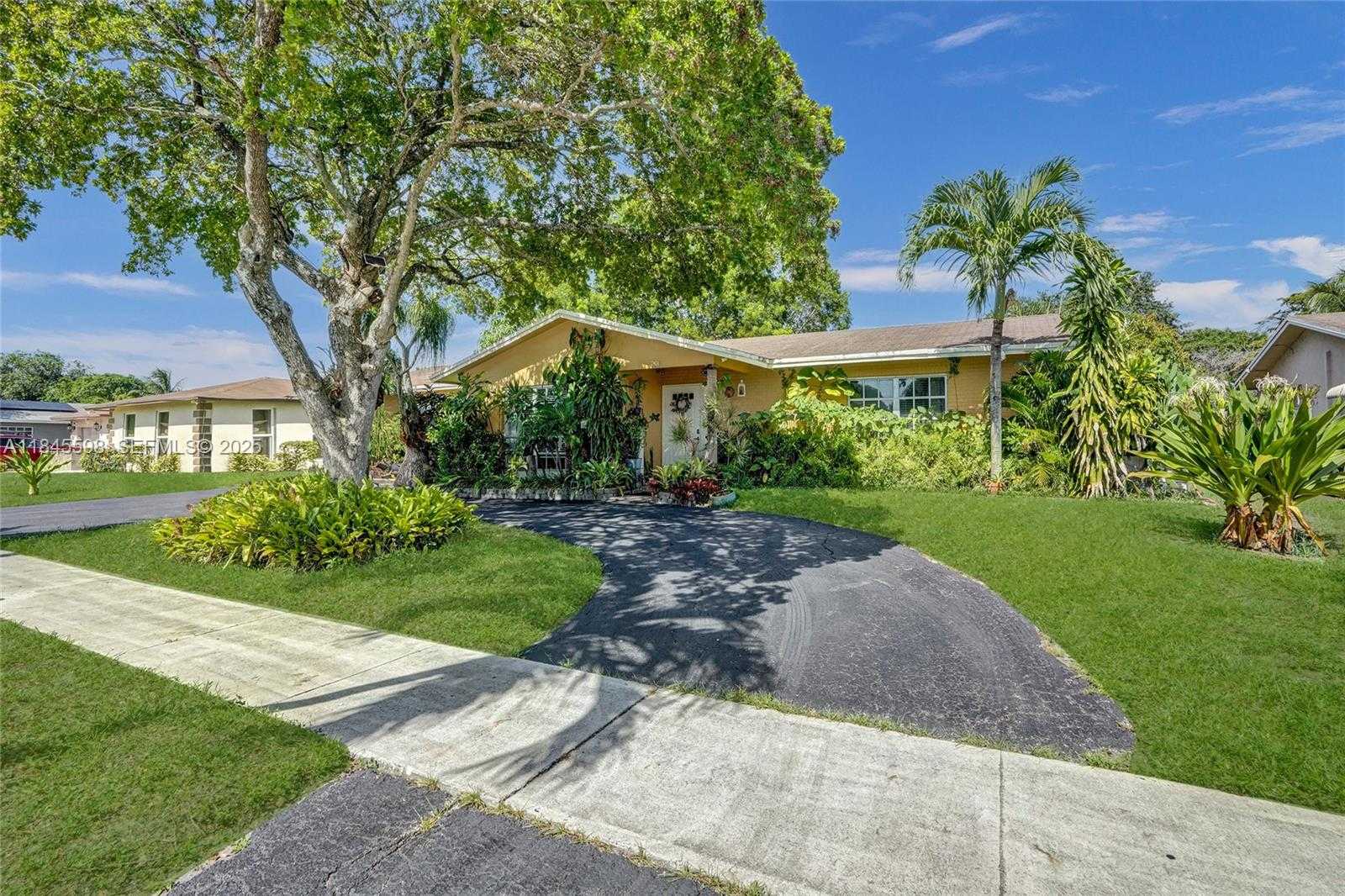 Small Image of 520 SOUTH WEST 62ND AVE, Margate Number 31