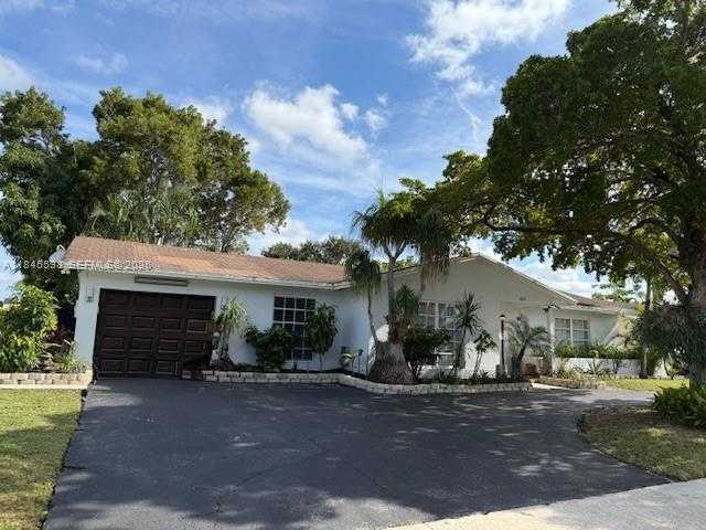 Small Image of 520 SOUTH WEST 62ND AVE, Margate Number 4