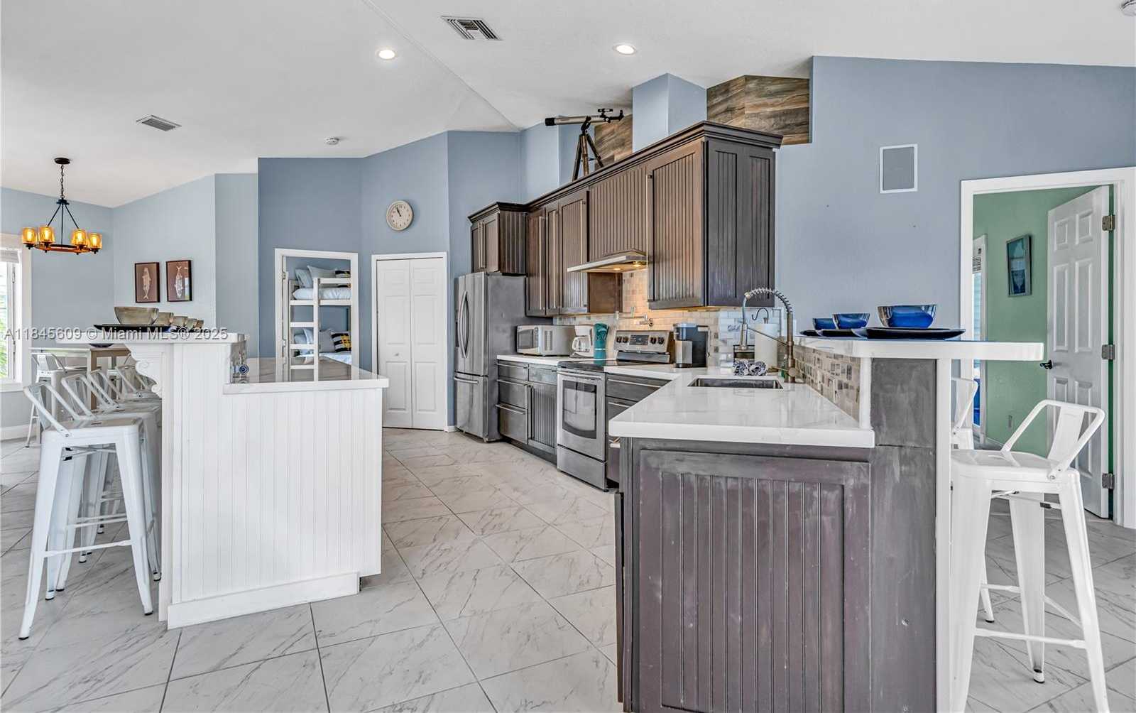 Small Image of 104 52ND STREET OCEAN, Marathon Number 11