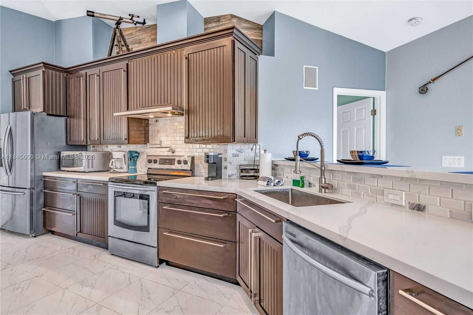 Small Image of 104 52ND STREET OCEAN, Marathon Number 13