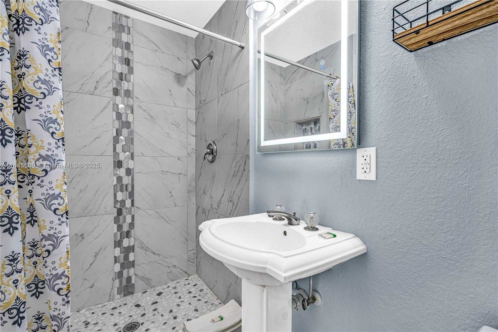 Small Image of 104 52ND STREET OCEAN, Marathon Number 21