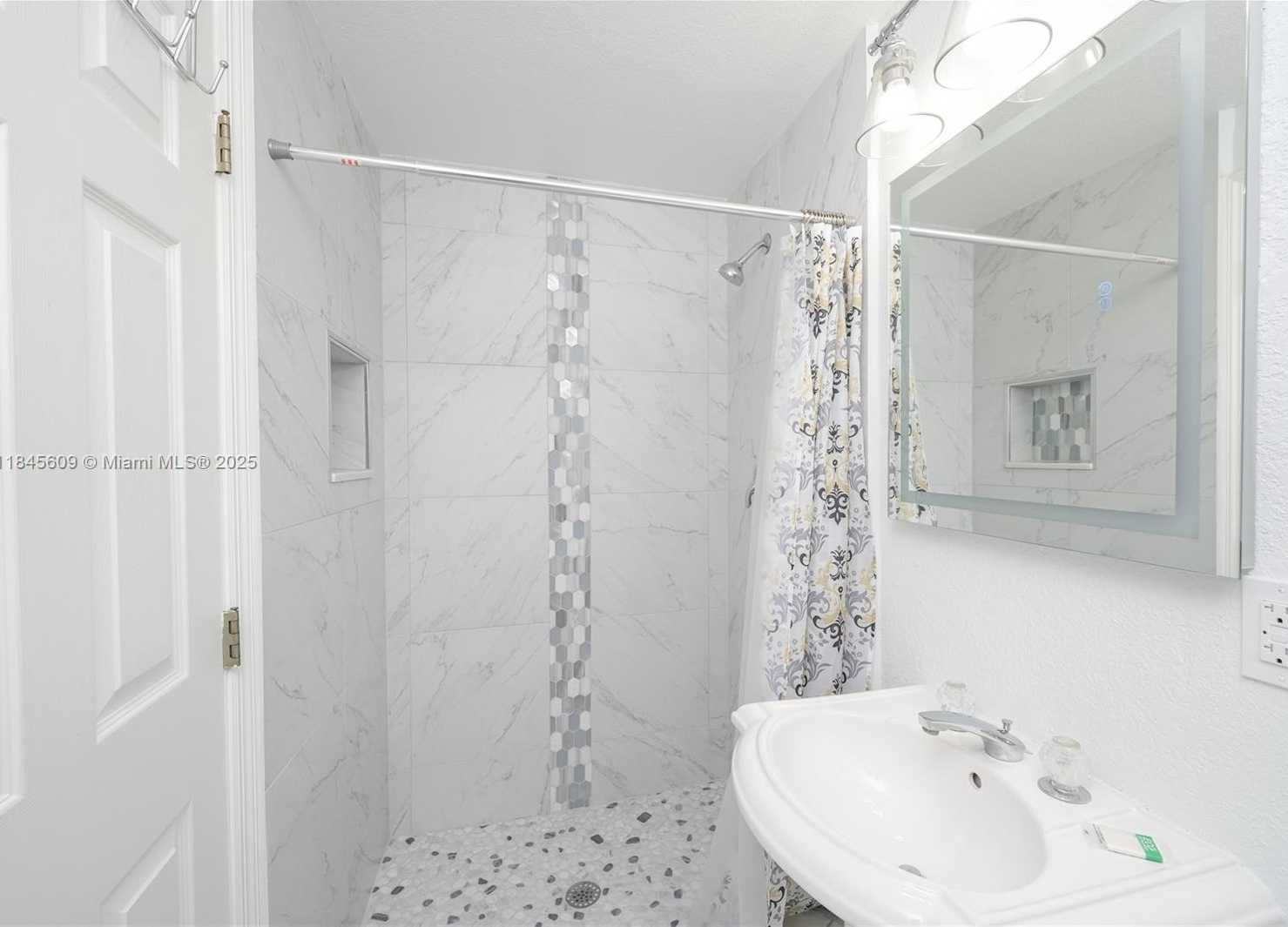 Small Image of 104 52ND STREET OCEAN, Marathon Number 22