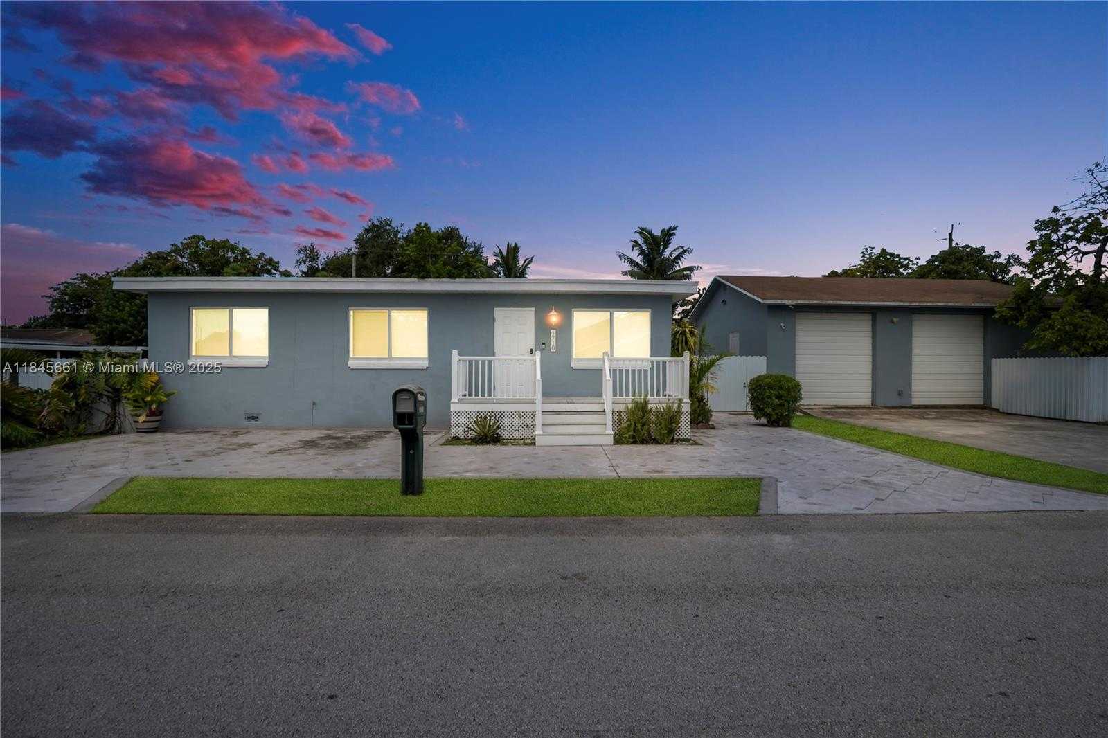 Small Image of 1710 SOUTH WEST 98TH TER, Miramar Number 2