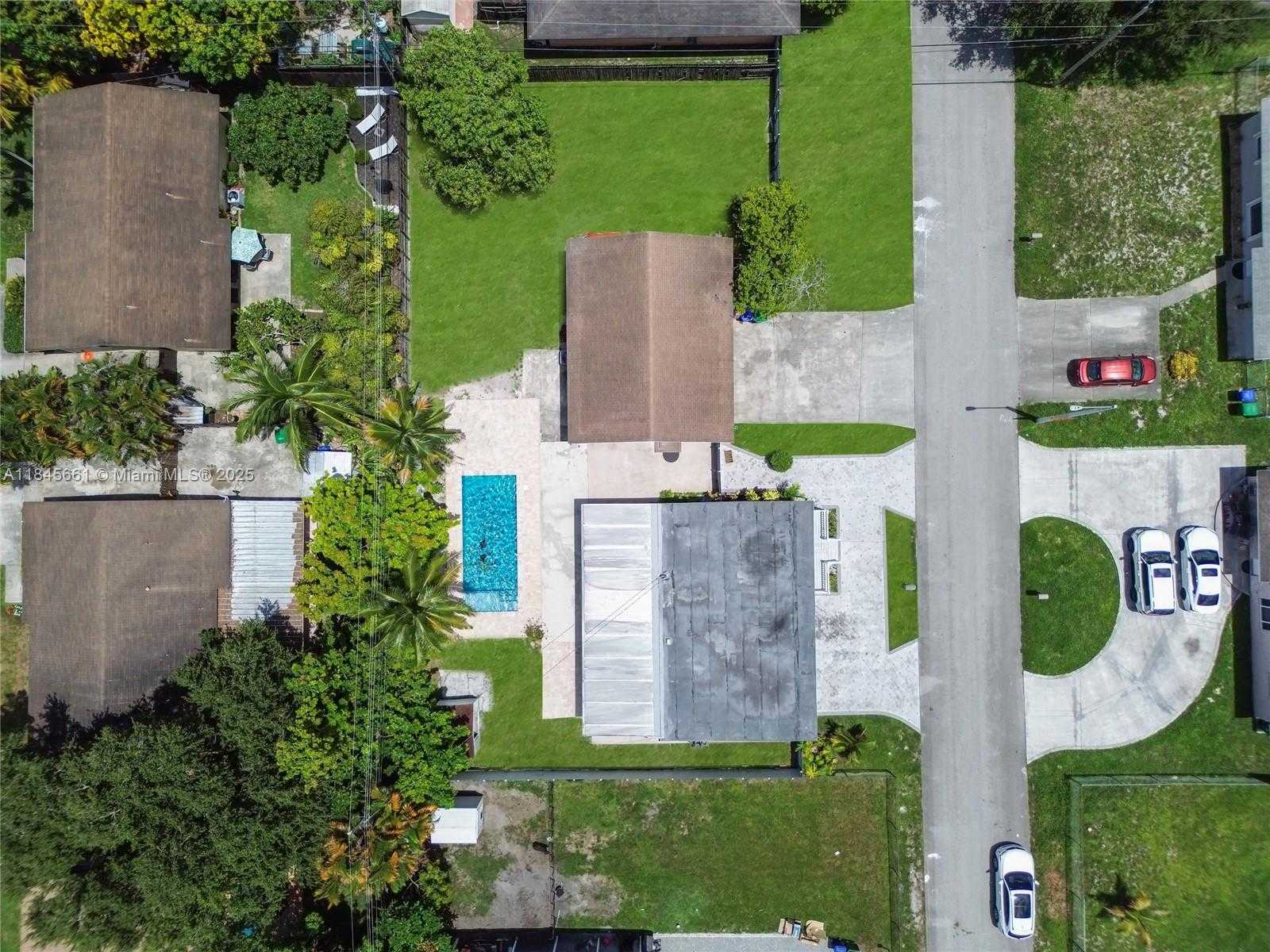 Small Image of 1710 SOUTH WEST 98TH TER, Miramar Number 39