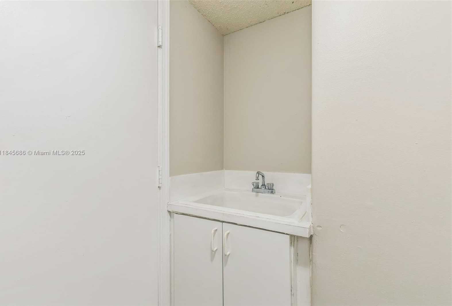 Small Image of 18091 SOUTH WEST 22ND ST, Miramar Number 19