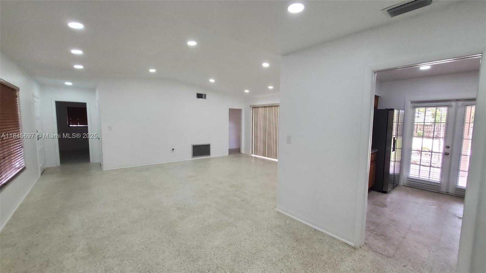 Small Image of 142 NORTH WEST 21 ST, Homestead Number 17