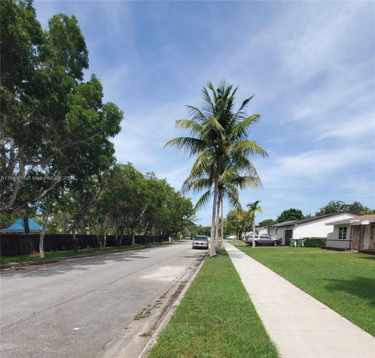 Small Image of 142 NORTH WEST 21 ST, Homestead Number 2