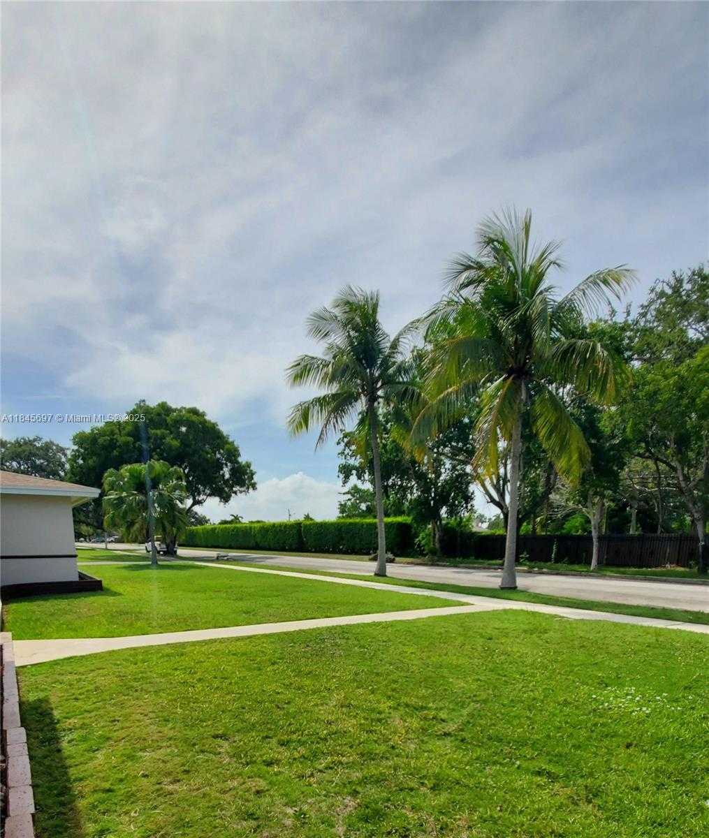 Small Image of 142 NORTH WEST 21 ST, Homestead Number 3