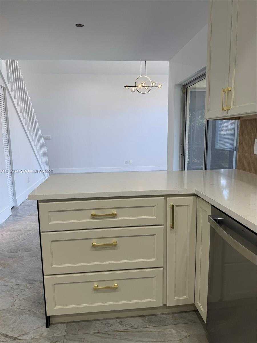 Small Image of 1090 SOUTH EAST 6TH AVE, Dania Beach Number 12