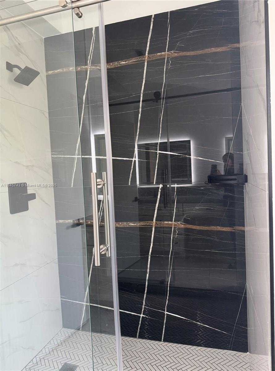 Small Image of 1090 SOUTH EAST 6TH AVE, Dania Beach Number 15