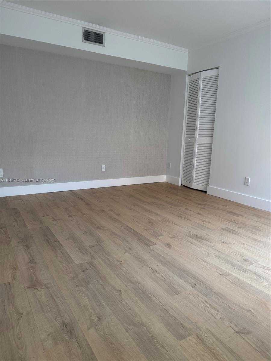 Small Image of 1090 SOUTH EAST 6TH AVE, Dania Beach Number 17