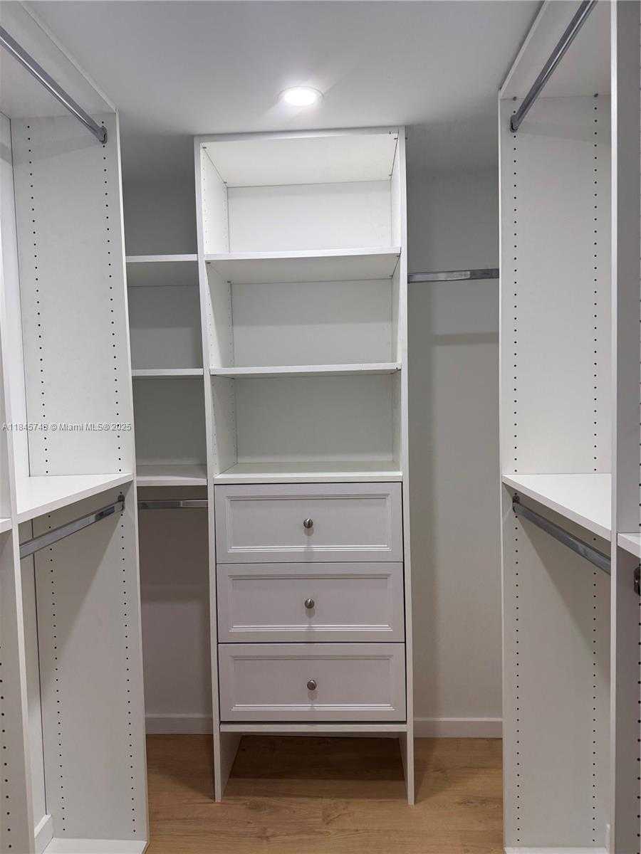 Small Image of 1090 SOUTH EAST 6TH AVE, Dania Beach Number 18