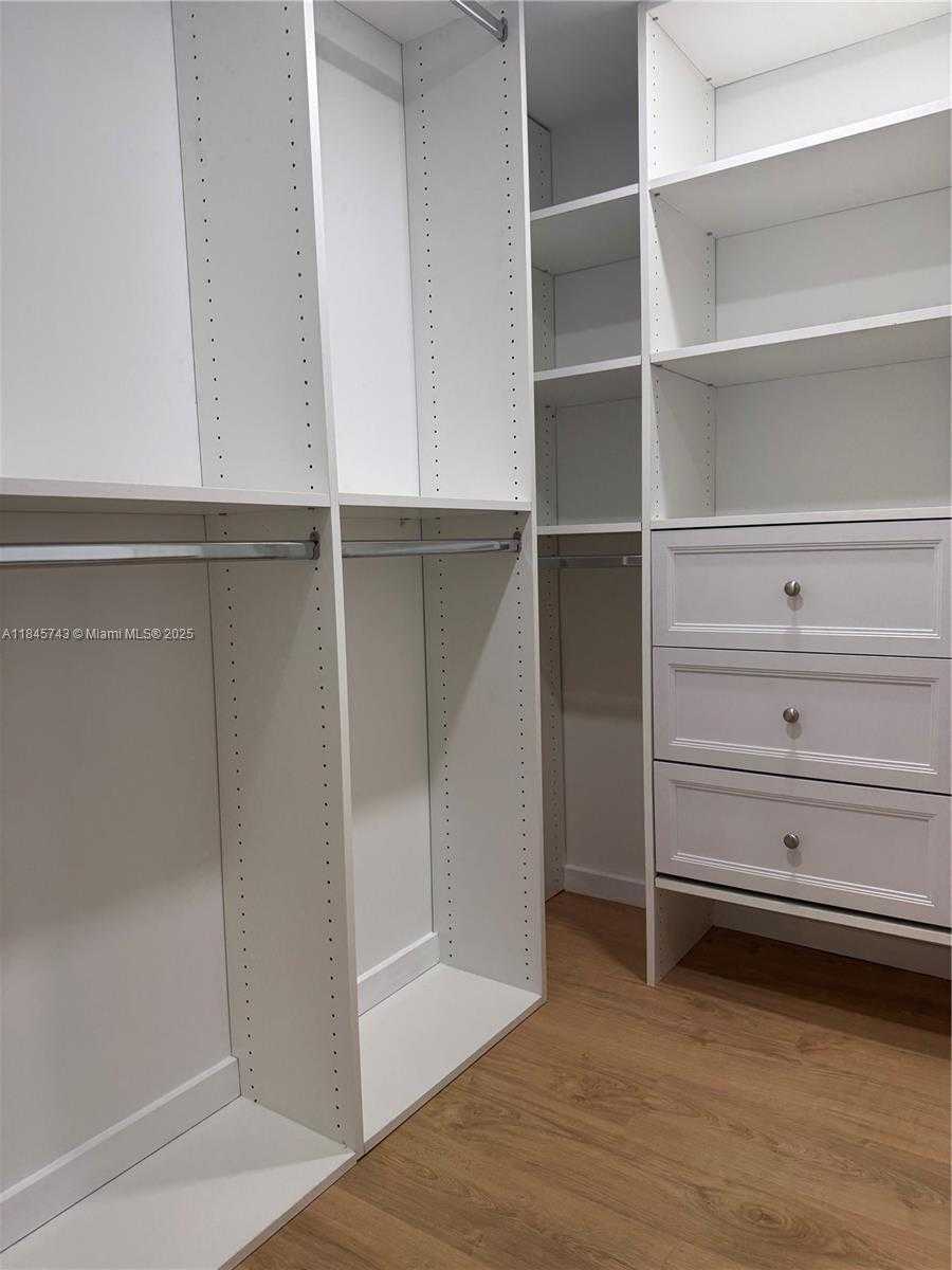 Small Image of 1090 SOUTH EAST 6TH AVE, Dania Beach Number 19