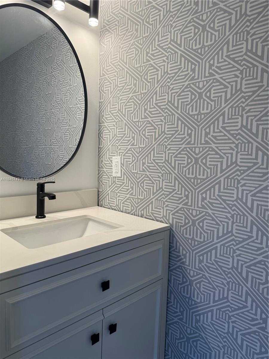 Small Image of 1090 SOUTH EAST 6TH AVE, Dania Beach Number 20