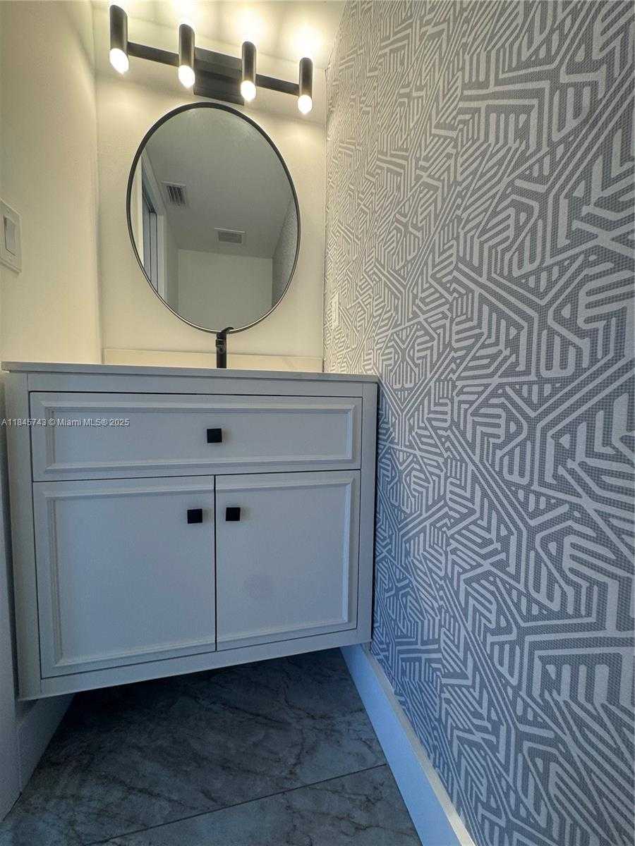 Small Image of 1090 SOUTH EAST 6TH AVE, Dania Beach Number 21