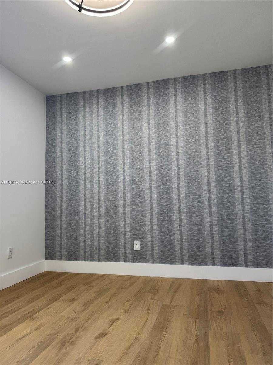 Small Image of 1090 SOUTH EAST 6TH AVE, Dania Beach Number 22