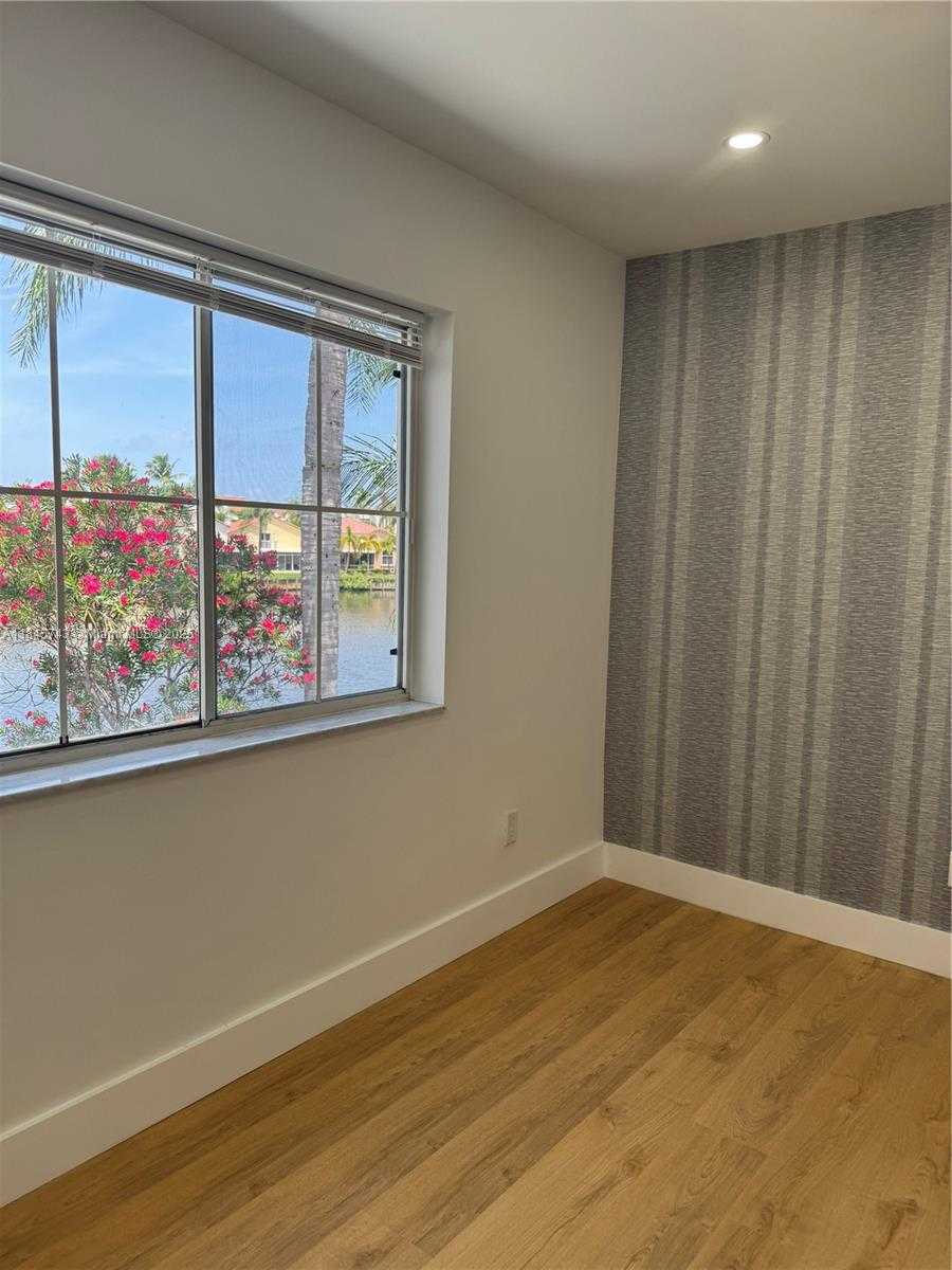 Small Image of 1090 SOUTH EAST 6TH AVE, Dania Beach Number 23