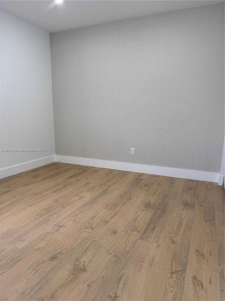 Small Image of 1090 SOUTH EAST 6TH AVE, Dania Beach Number 25