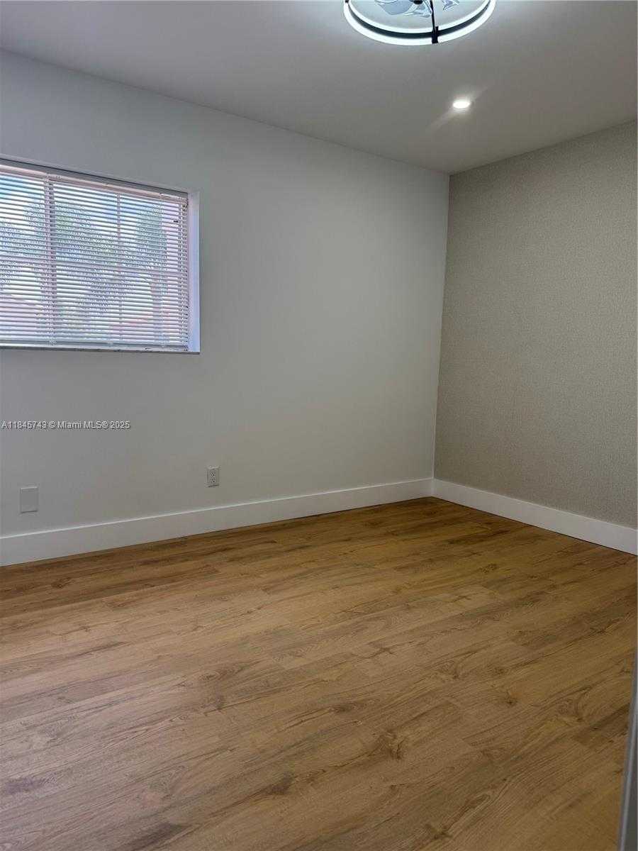 Small Image of 1090 SOUTH EAST 6TH AVE, Dania Beach Number 26