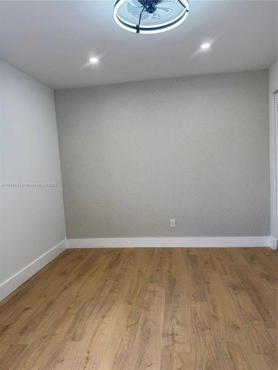 Small Image of 1090 SOUTH EAST 6TH AVE, Dania Beach Number 27