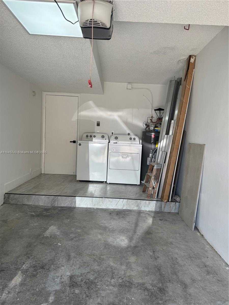 Small Image of 1090 SOUTH EAST 6TH AVE, Dania Beach Number 31